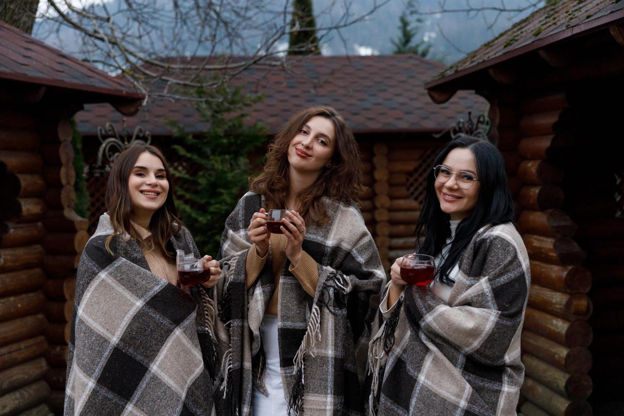 Gostyniy Dvir Synevir Hotel Synevyr Bagian luar foto