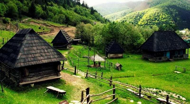 Gostyniy Dvir Synevir Hotel Synevyr Bagian luar foto